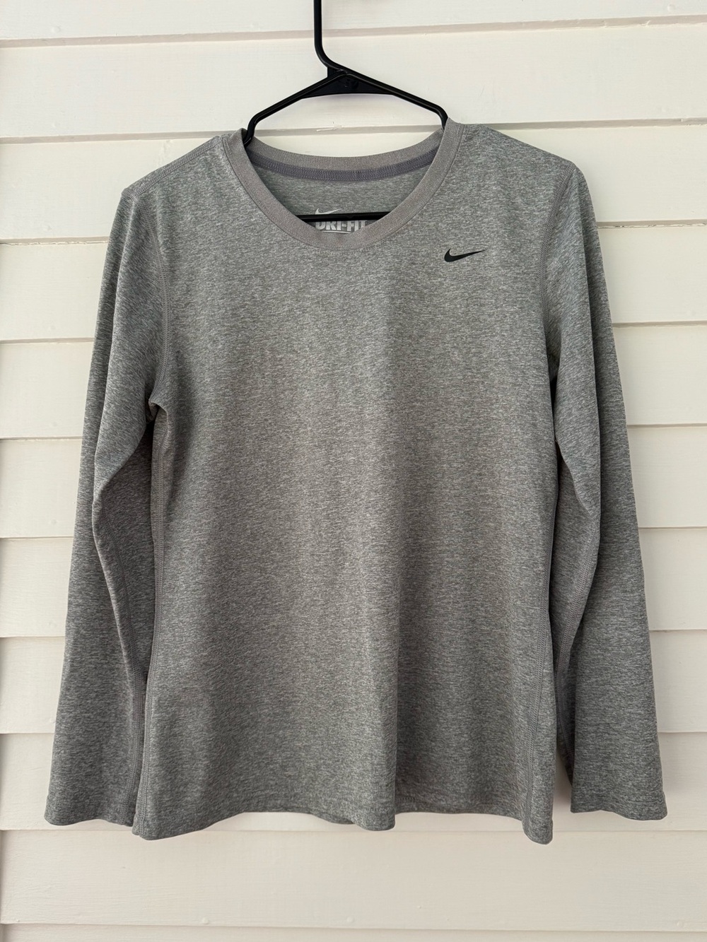 Nike Dri-FIT Gray Long Sleeve Athletic Shirt Women’s Medium Workout Top